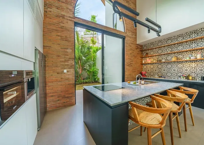 Satiya - Unique And Stylish 4-bdr Pool In Pererenan! *