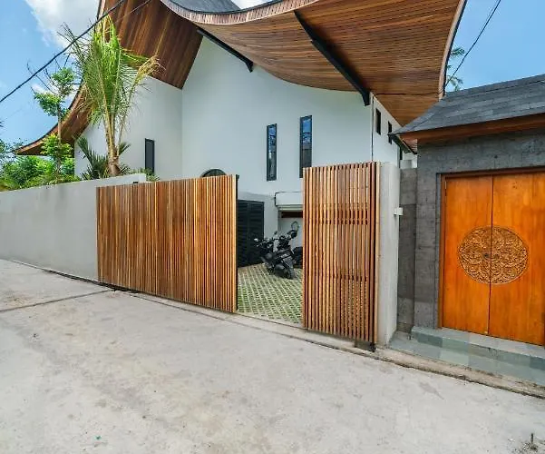 Villa Satiya - Unique And Stylish 4-bdr Pool In Pererenan!