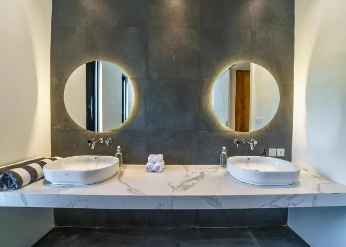 Villa Satiya - Unique And Stylish 4-bdr Pool In Pererenan! *