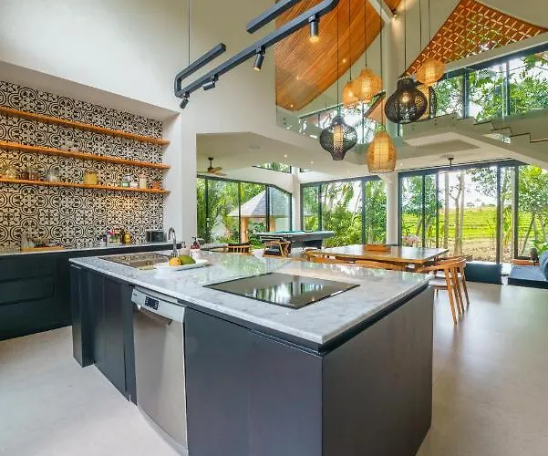 Villa Satiya - Unique And Stylish 4-bdr Pool In Pererenan! *