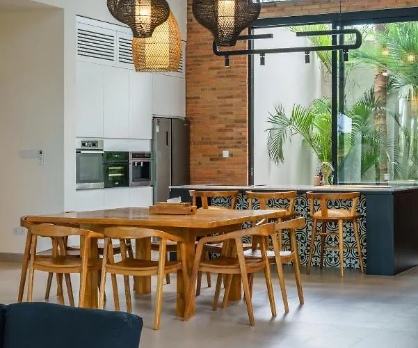 Satiya - Unique And Stylish 4-bdr Pool In Pererenan! Villa