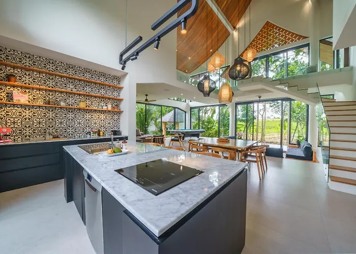 Villa Satiya - Unique And Stylish 4-bdr Pool In Pererenan!