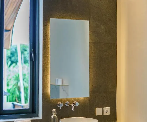 Villa Satiya - Unique And Stylish 4-bdr Pool In Pererenan! *