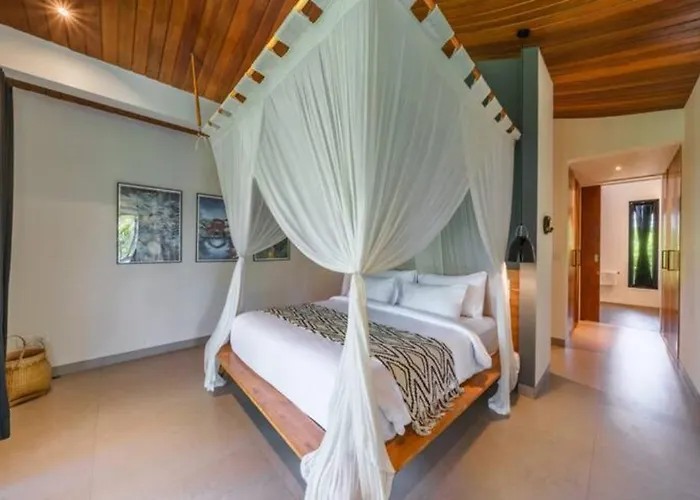 Villa Satiya - Unique And Stylish 4-bdr Pool In Pererenan!
