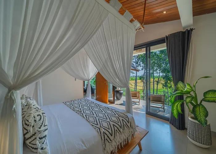 Satiya - Unique And Stylish 4-bdr Pool In Pererenan!