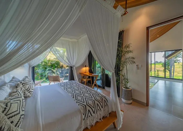 Satiya - Unique And Stylish 4-bdr Pool In Pererenan! *
